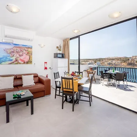 Harbour Lights: Seafront Penthouse with Panoramic Terrace Apartment St. Paul's Bay Exterior photo