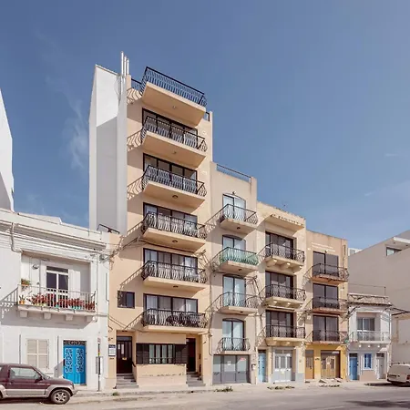 Harbour Lights: Seafront Penthouse with Panoramic Terrace Apartment St. Paul's Bay Exterior photo