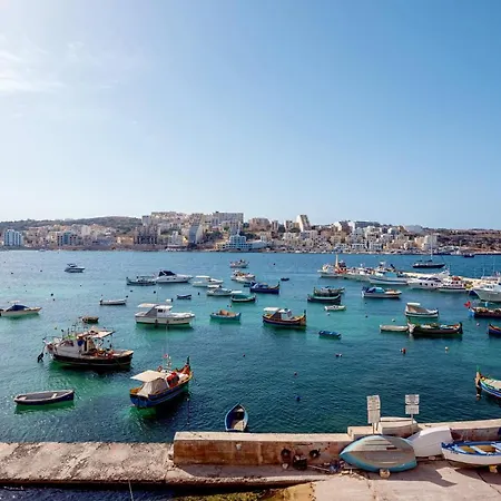 Harbour Lights: Seafront Penthouse with Panoramic Terrace Apartment St. Paul's Bay Exterior photo