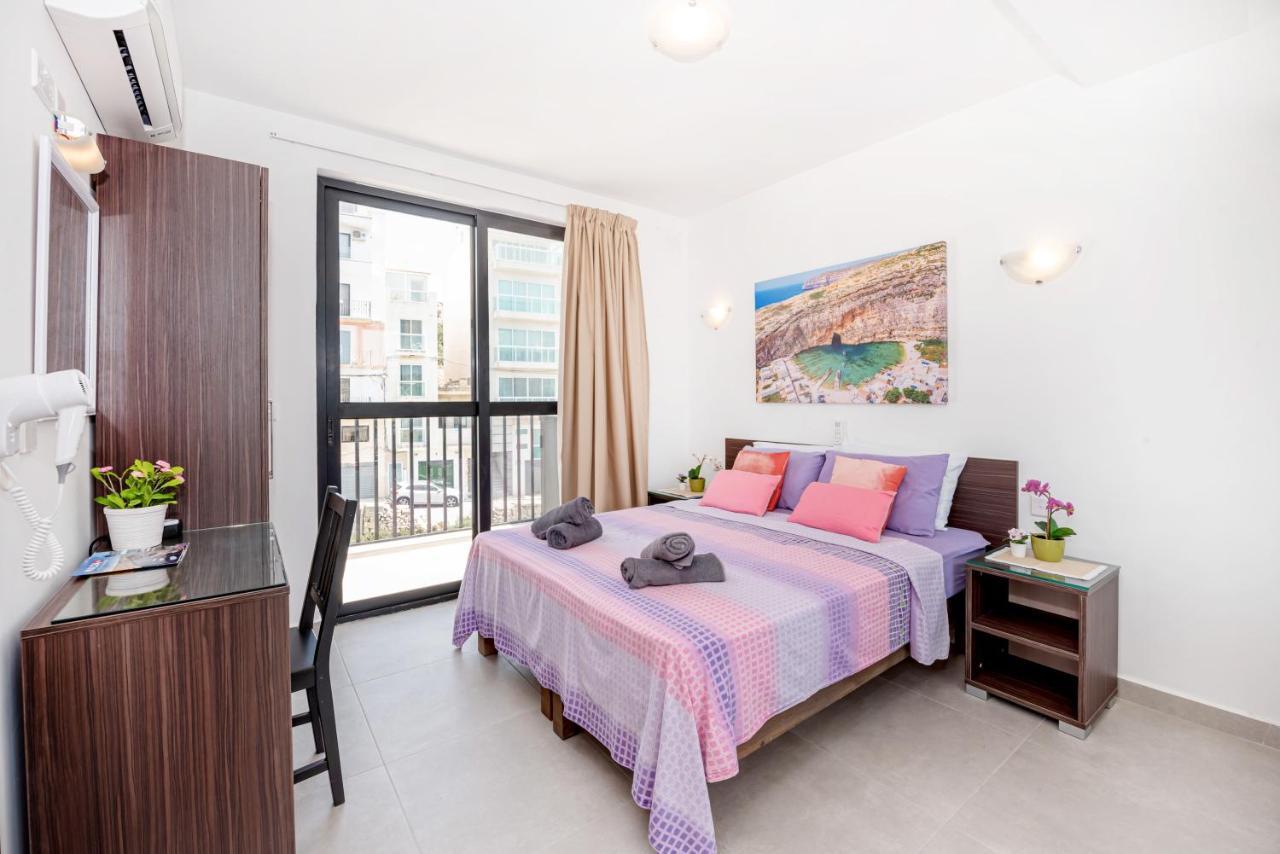 Harbour Lights Seafront Penthouse, With Large Terrace With Stunning Panoramic Sea Views - By Getawaysmalta * St. Paul's Bay